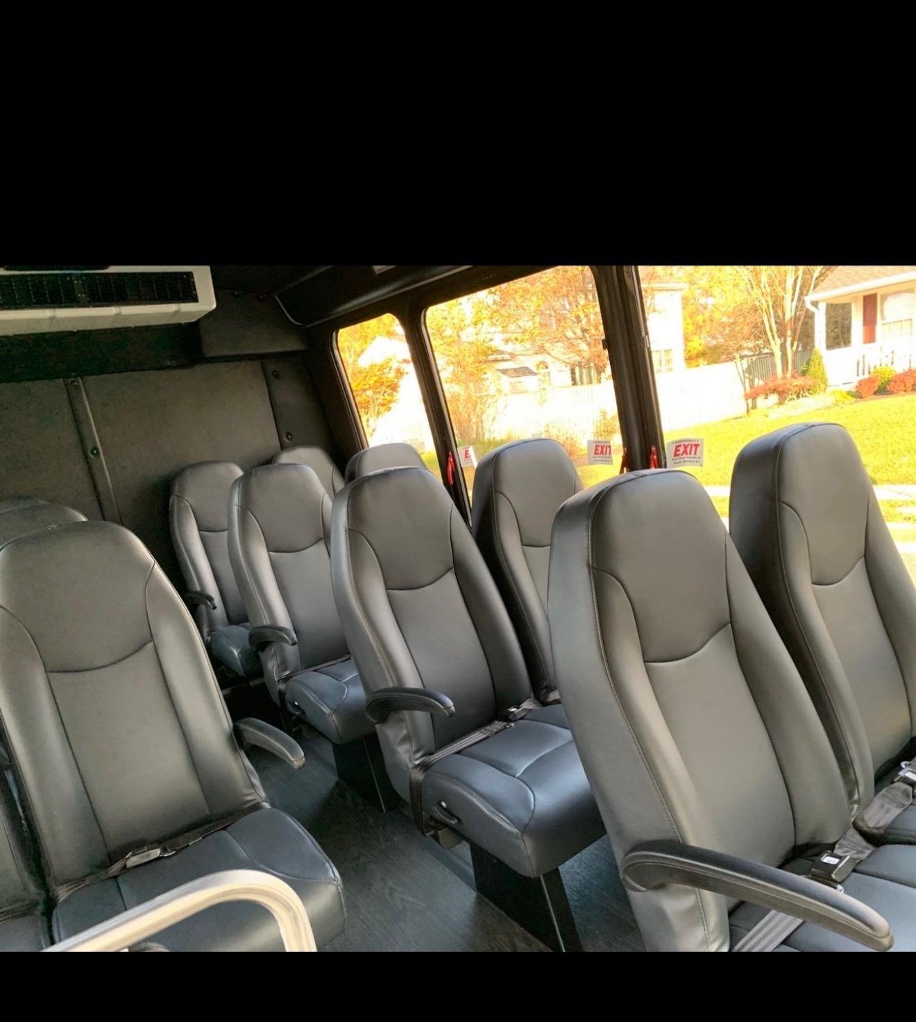 Chevrolet Starcraft - 14 Passengers